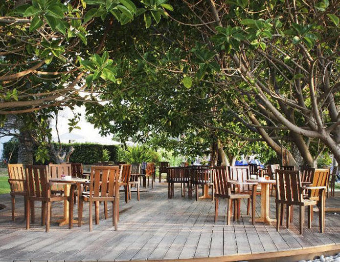 Azia Resort & Spa - Restaurant tree deck