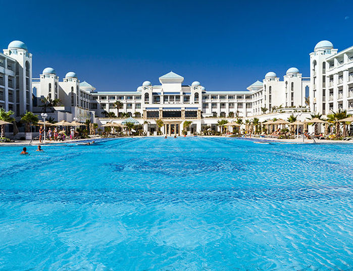 Concorde Green Park Palace - Hotel et piscine