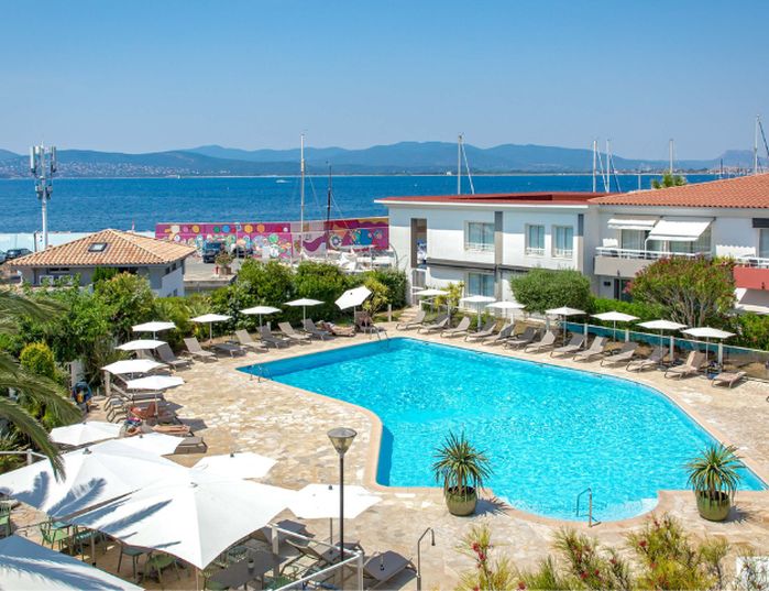 Best Western Hôtel La Marina - Piscine exterieure 