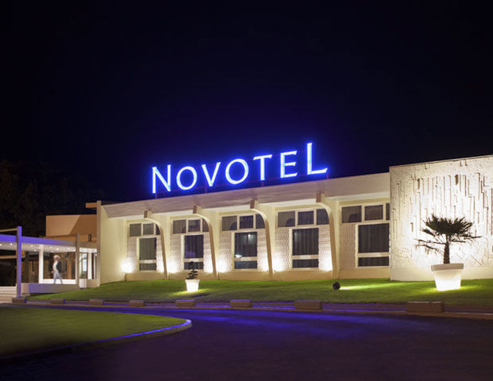 Novotel Fontainebleau Ury - Facade de l hotel