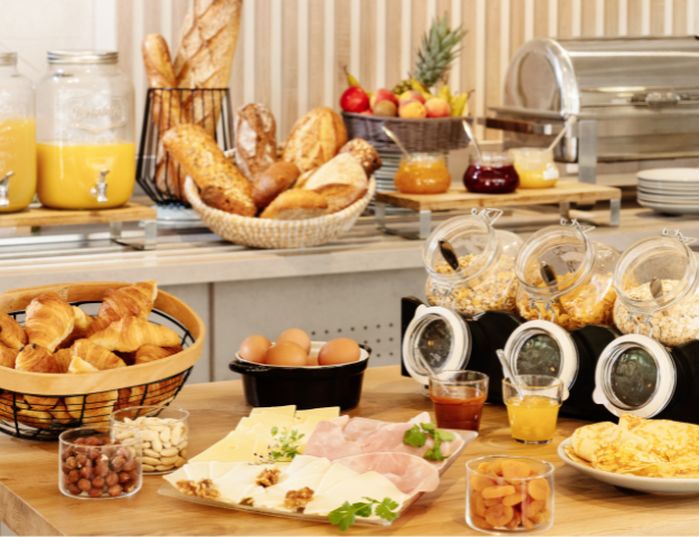Valdys - Les Pins - Petit dejeuner