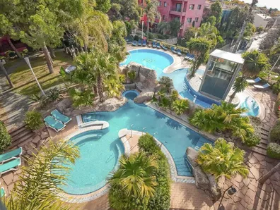 Vue arienne de la piscine