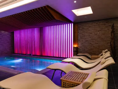 Piscine hydromassante du spa