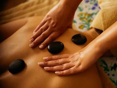 Massage aux pierres chaudes
