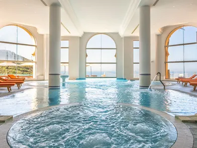 Piscine interieure chauffee