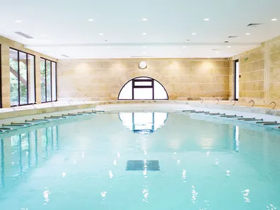 Piscine interieure des thermes