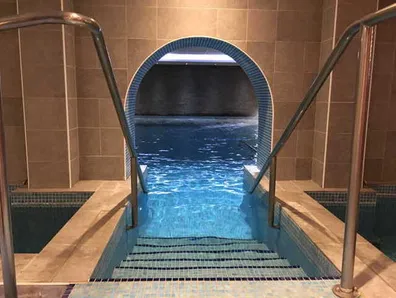 Escalier de la piscine