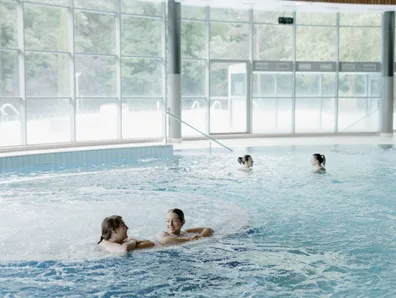 Bassin d eau thermale exterieur