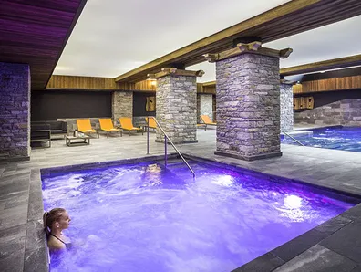 Piscine interieure spa