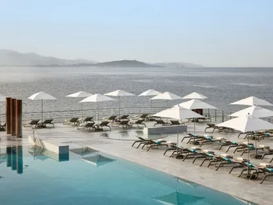 Piscine front de mer