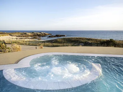 Vue piscine exterieure