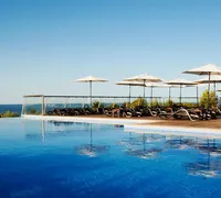 Piscine avec vue ocean