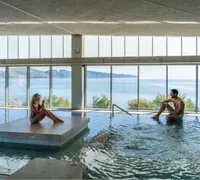 Piscine interieure du spa