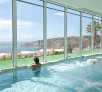 Piscine interieure du spa