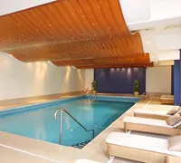Piscine interieure du spa