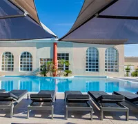 Piscine exterieure et transats