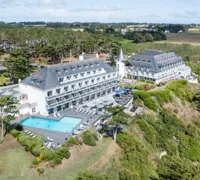 L hotel