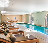 Piscine interieure du spa