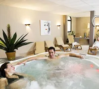 Bain bouillonnant aux thermes des domes