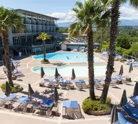 Piscine et residence