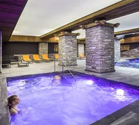 Piscine interieure spa