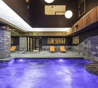 Piscine interieure spa