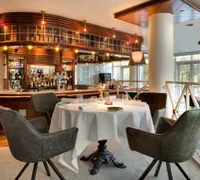 Restaurant n