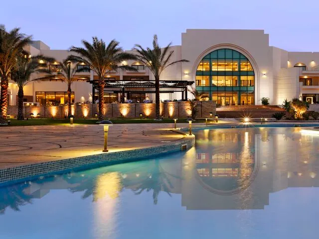 Mon French Club Mövenpick Resort and Spa Soma Bay