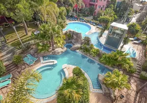 Vue arienne de la piscine