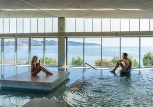 Piscine interieure du spa