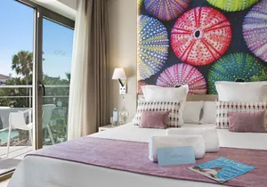 Chambre superieure vue piscine