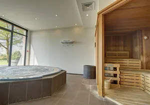 Bain a remous et sauna