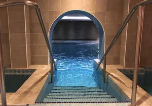 Escalier de la piscine