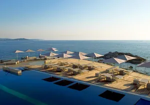 Piscine front de mer