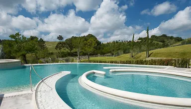 Piscine du spa thermal theia