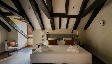 Chambre superieure abuhardillada