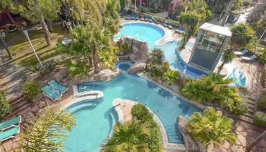 Vue arienne de la piscine