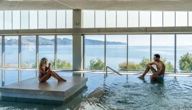 Piscine interieure du spa