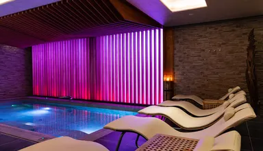 Piscine hydromassante du spa