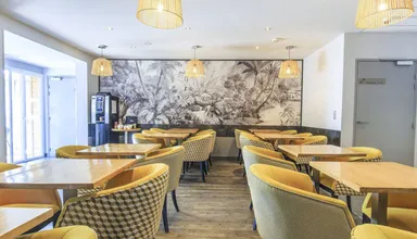 Salle de petit dejeuner