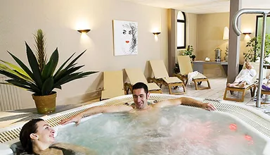 Bain bouillonnant aux thermes des domes