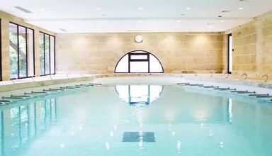 Piscine interieure des thermes