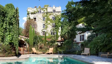 Piscine et chateau