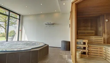 Bain a remous et sauna