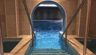 Escalier de la piscine