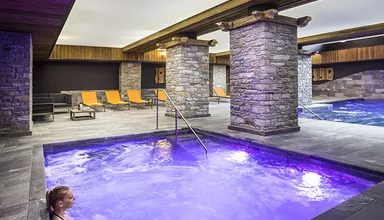 Piscine interieure spa