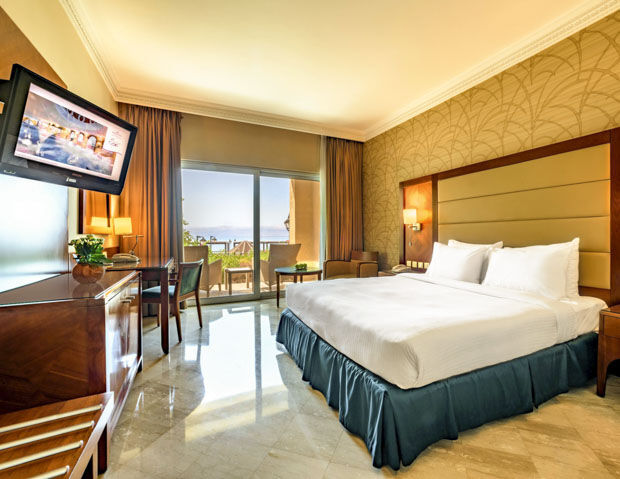 Séjour bien-être au Crowne Plaza avec circuit de 3 nuits découverte de la Jordanie inclus - Chambre standard hotel crowne plaza