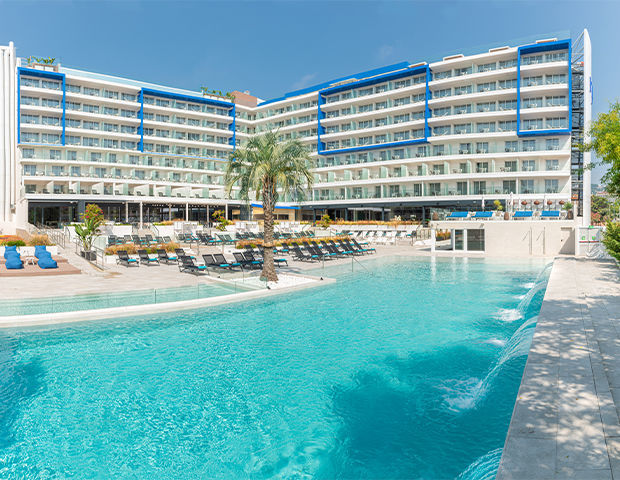 L'Azure - Hotel et piscine