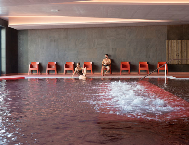Relaxation en piscine - Aïga resort thermal