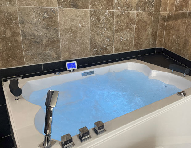 Les Oliviers - Salle de bain suite balneo